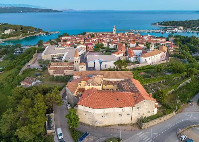 Deluxe By Traveler Tourist Agency Krk * Krk Town