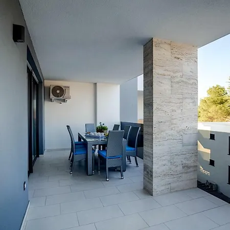 Deluxe New - Few Steps From The - Luxury With Style - By Traveler Tourist Agency Krk Apartament Krk Town