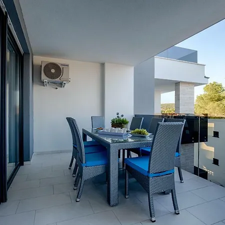 Deluxe New - Few Steps From The - Luxury With Style - By Traveler Tourist Agency Krk Krk Town