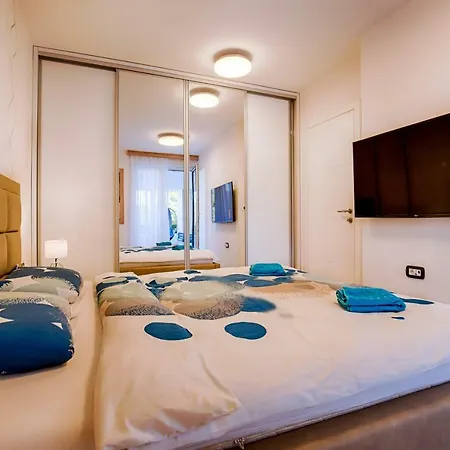 Deluxe By Traveler Tourist Agency Krk Apartman *